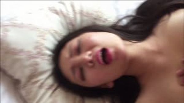 极品身材的女模特被色魔摄影师潜规则