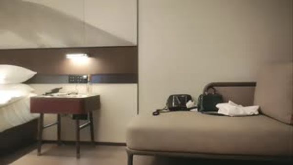 重金约炮两个极品外围姐妹花 一个一个轮流操