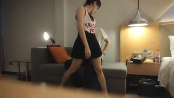 漂亮黑网丝小少妇  被大哥从床上操到沙发 浪叫不停