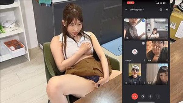 上网课都耐不住寂寞的女生上篇_偷偷的自慰，还没下课就拉着男友打一发