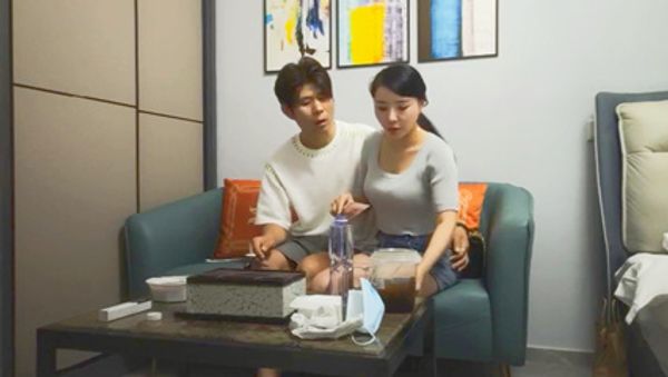 约性感外围御姐换上睡衣开档黑丝翘肥臀69口交埋头舔骚逼