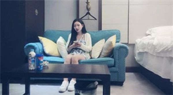 校园女神兼职援交 甜美高颜值 看着清纯小仙女，床上淫荡被干娇喘声声