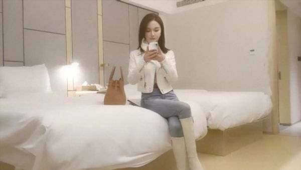 摸我胸我的胸好软的极品外围女神嗲嗲叫床声真动听