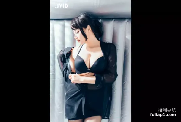人气头牌女神双人组合 乐乐x飘飘 痴女E奶上司带巨乳新人下属 无内黑丝终极奥义 娇艳欲体泡泡浴