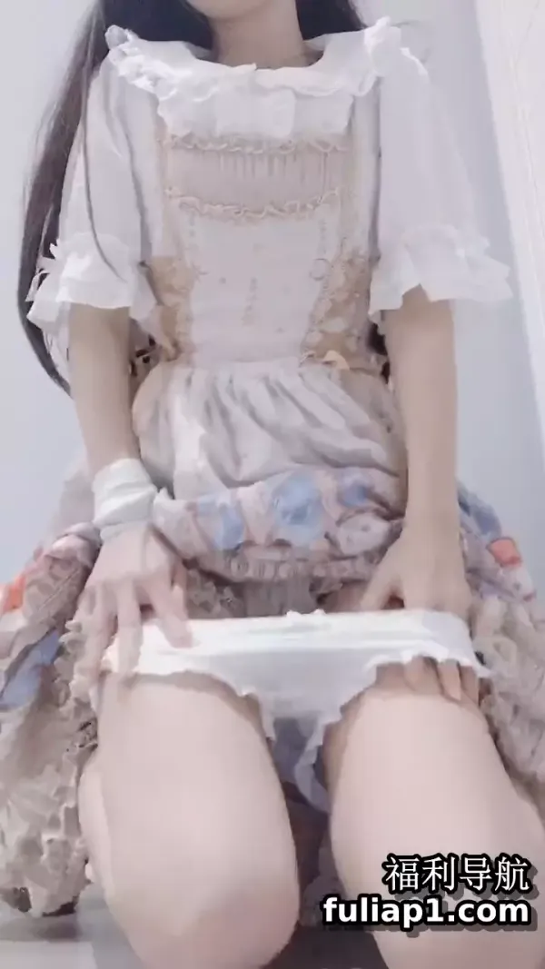 爆红推特极品身材美少女cuteli520新作-新洛丽塔裙道具玩浪穴 叫声依旧销魂