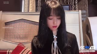 小桃与粉丝咖啡厅见面 被飢渴粉丝带到酒店湿身激情啪啪