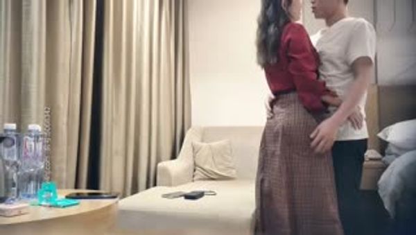 白虎妹极品女神，罕见美乳又大有粉，鲍鱼干淨粉嫩水多，淫荡温柔风情万种，激情啪啪劲爆刺激