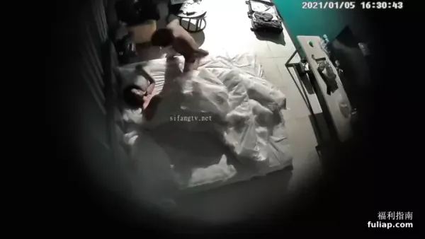 上帝视角欣赏年轻小情侣开房缠绵