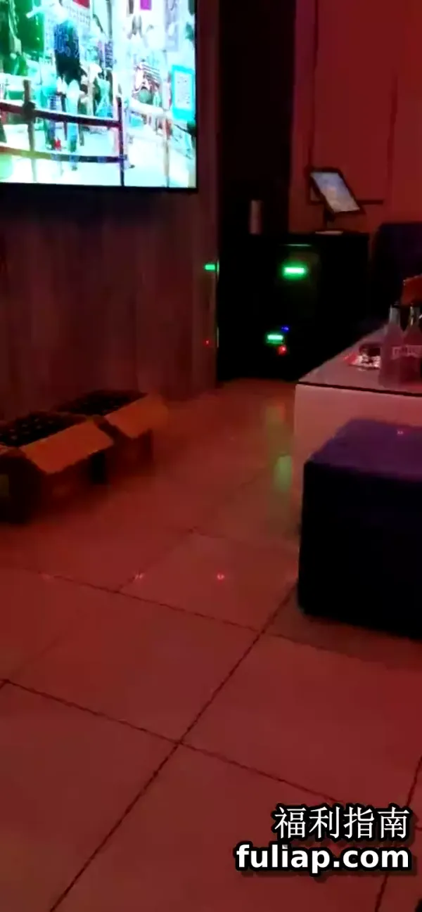 屌哥探花从KTV到酒店 灯红酒绿 气氛到达high点 粉嘟嘟肉体肆意抽插干爽