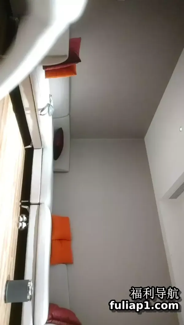 高质量美女 S型身材极品美腿 穿上黑丝跪地舔屌 口活非常棒 正入爆操娇喘呻吟嗲嗲的