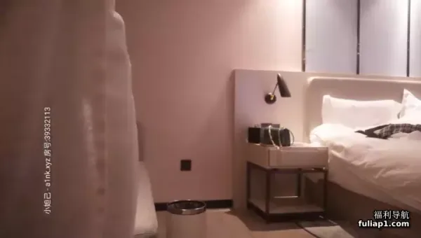大屌中年老哥酒店约骚女一来就坐在身上调情妹子很耐操整根插入 张开双腿暴力深插