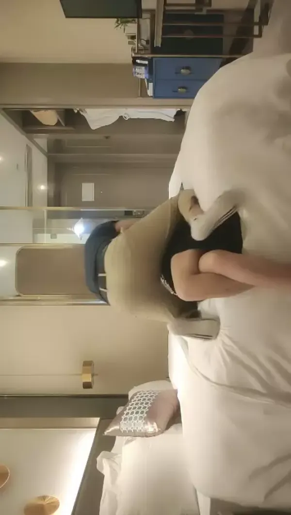 3000网约大圈外围女神，175cm，22岁，极品大长腿，小马寻花大展神威，干成大字型瘫软在床