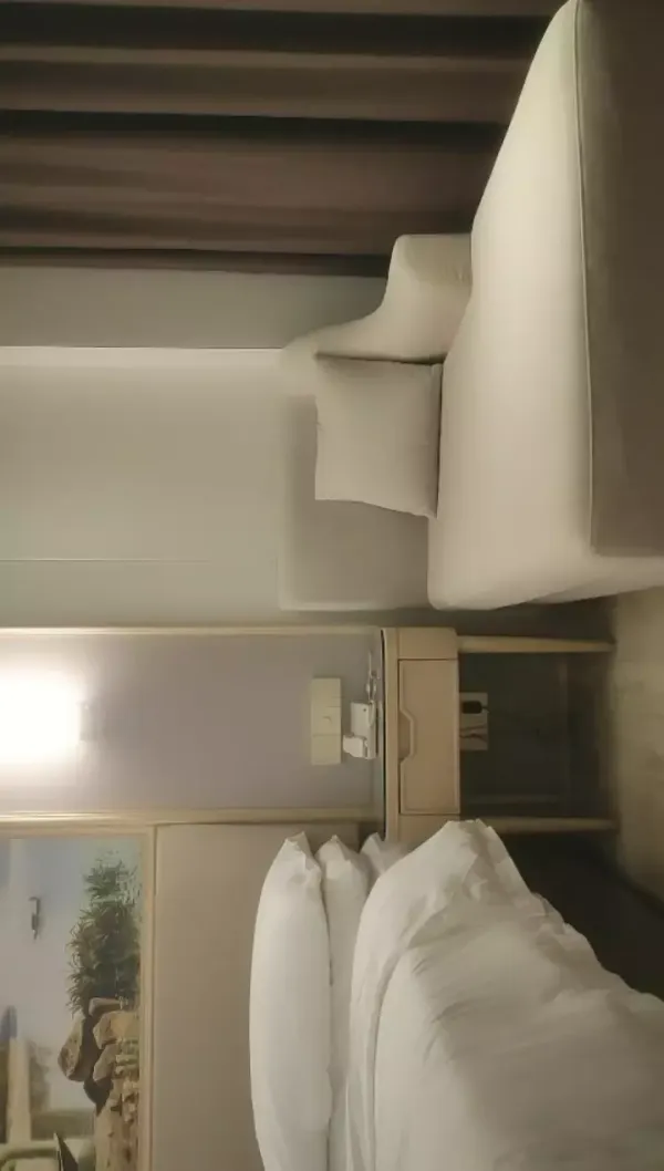 网约极品白裙外围小姐姐，大长腿高跟鞋抬腿揉穴，埋头口交镜头前猛操