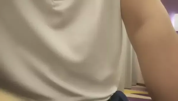 【小马寻花】深夜约操兼职小姐姐，害羞腼腆刚下水，风月老将肆意调教啪啪，呻吟动听俏佳人