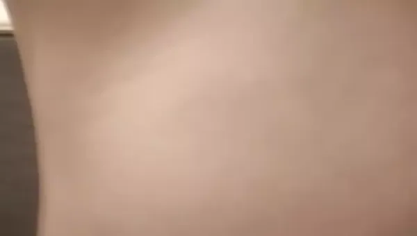 小马寻花深夜顶级清纯甜美少女，娇小身材修长美腿，揉捏小奶子吸吮，骑乘站立后入撞击猛操