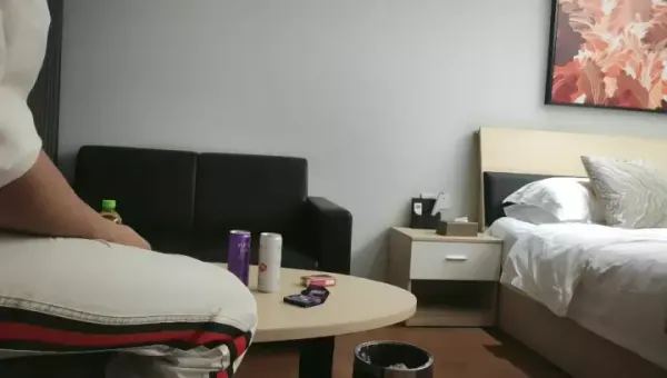 极品外围女神，杏眼红唇，肤白貌美，扶屌进洞娇喘诱人，欲仙欲死做爱表情尽收眼底