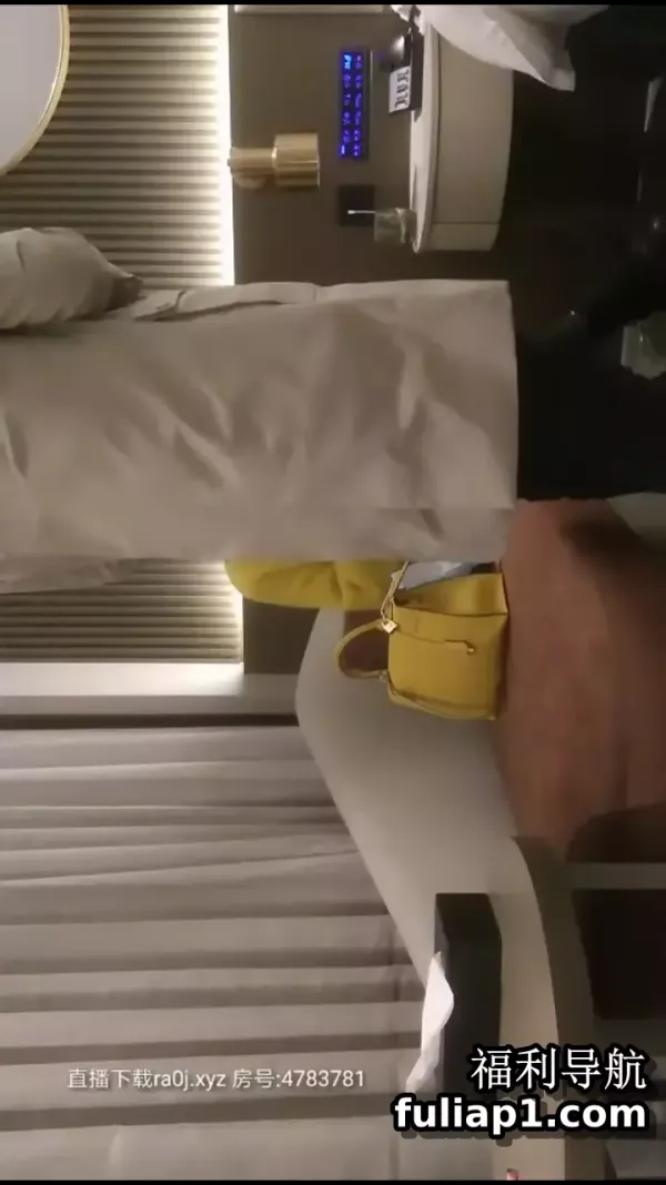 奶子大又坚挺颜值高的极品性感美女酒店 被土豪操的淫叫求饶：你太能干了,我搞不过你,射给我吧,真受不了了
