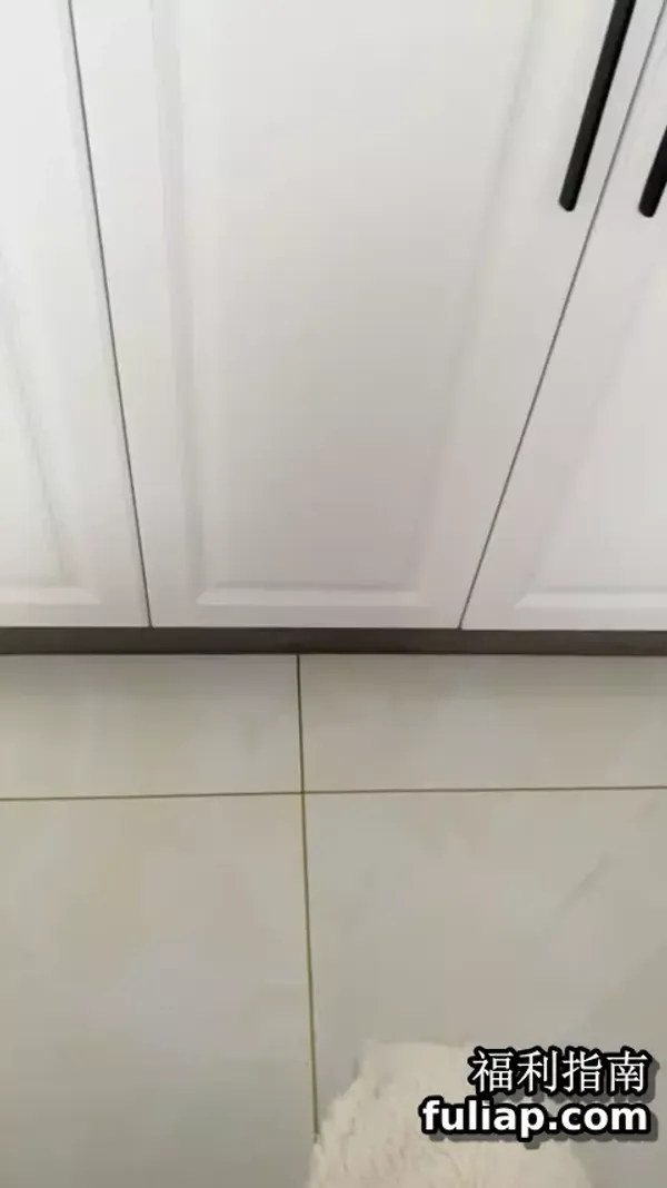 【丧志母狗无脑调教】调教界圈中大神 手中的妹子真是多 两个骚货争相求插