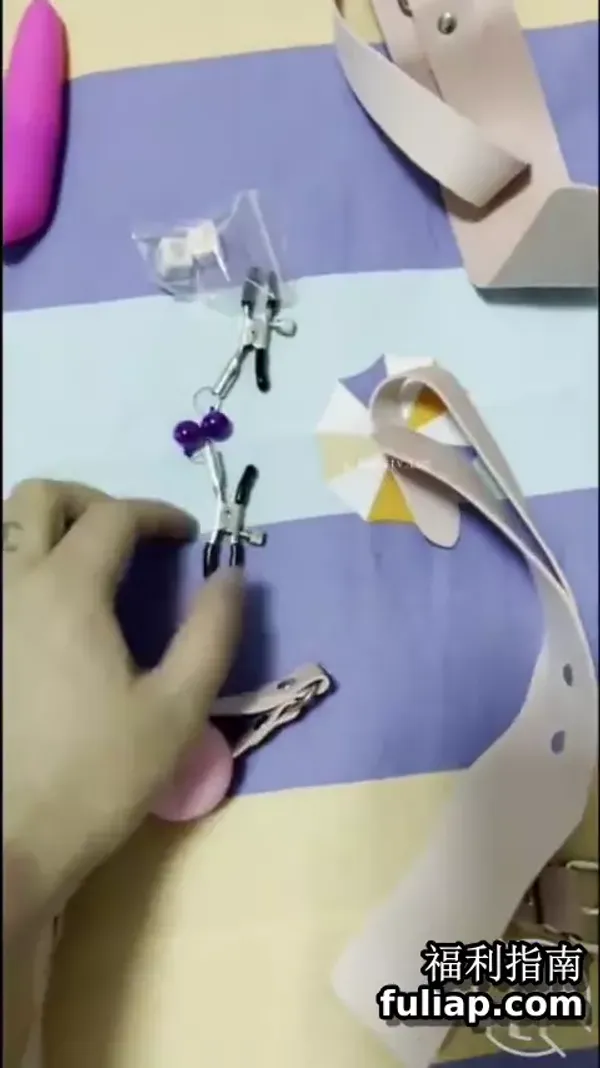 15调教丈母娘，新买的SM工具已到，下一步准备给丈母娘用上