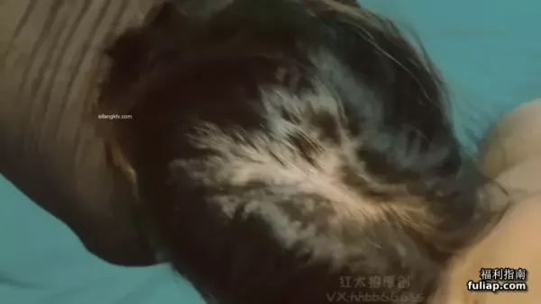 《震撼福利》微博推特网红丝袜反差婊湿宝贝