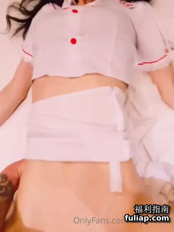 这是一段恋爱初期的视频，但现在看到了很多第一人称角