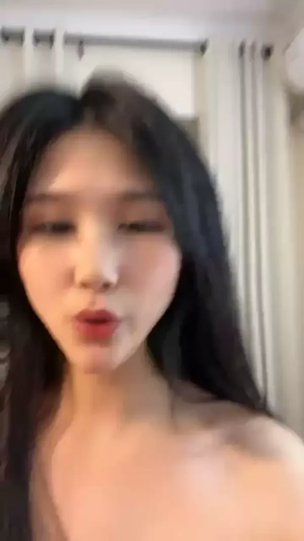 最骚演技派学姐 ，自己一个人演戏，表情丰富，最后洗澡道具，打飞机极品