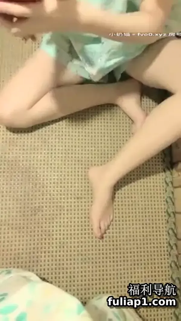 收益榜第八名人气主播Avove浴场啪啪，旁边人来人往，蜂腰翘臀无套内射，骚活淫荡指数爆表_-_X