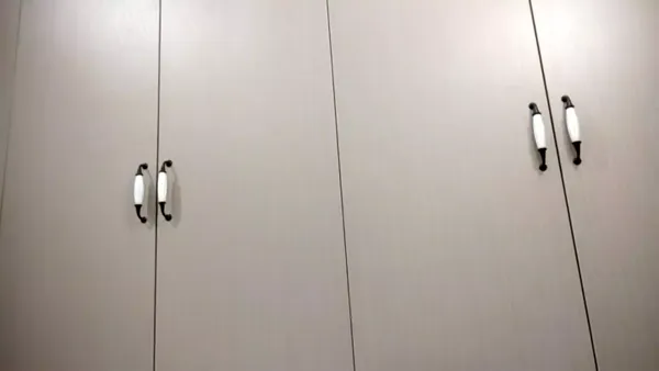 【会所探花】难得极品女技师，爆乳美腿黑丝，舔背乳推服务周到，扛起大长腿猛怼