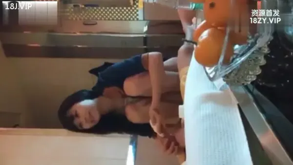 按摩会所半推半就半强J气质女技师全程都在反抗誓死不从对白刺激最后直接硬上