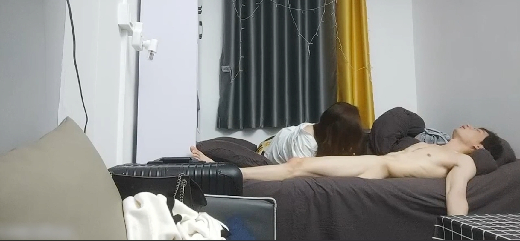 【探花精选】漂亮美眉 你有点强制性 不行戴套 戴套有点干 婴儿肥身材丰满被肌肉小哥猛输出