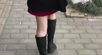 街头偷拍抄底 美女在猎物之间游走，寻找最佳时机，偷偷捕捉她们最性感的瞬间