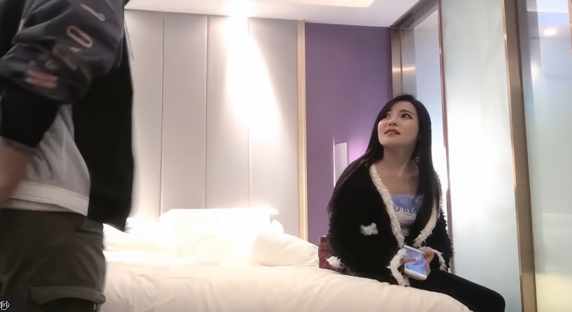 小宝探花 加钟约了极品高颜值黑色外套性感妹子啪啪，口交舔弄摸逼 后入抽插 上位骑坐大力猛操！