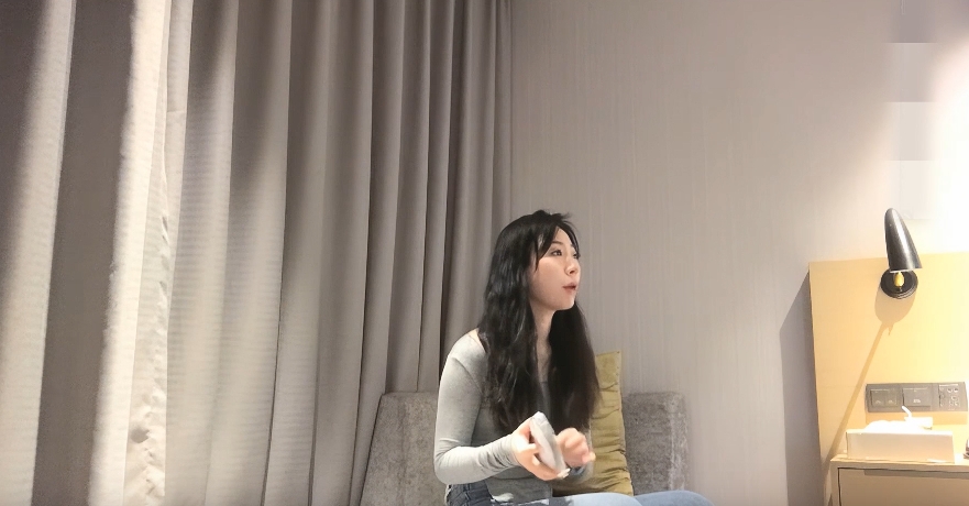 小宝探花 重金约操高端外围，极品白虎一线天 御姐丝袜高跟大长腿 舌吻调情花式姿势抽插骚逼