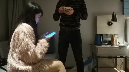 文轩探花 约啪高端高颜值舞女，沙发上摸乳抠逼调情 口交后坚挺的鸡巴插入骚逼 舒服到脸上都是笑容