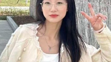 湖北科技学院女神 霍西梅 兼职做外围视频曝光 眼镜妹沙发上位骑乘式插入鸡巴扭动美臀 被抽插到呻吟娇喘 因活太好全网疯传
