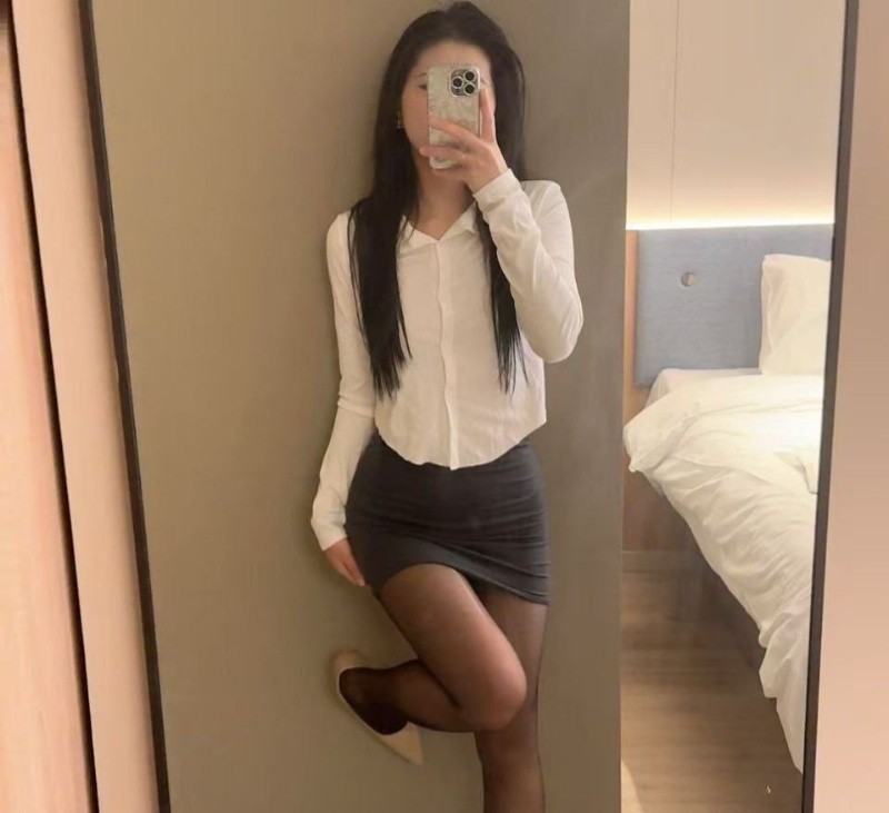 上海街舞老师 娜娜 被绿帽老公拱手送人 老婆被大鸡巴狠狠抽插骚逼狂操全过程私拍视频外流泄密