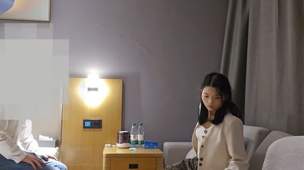 杏吧探花 约啪翻车现场 后入粗暴抽插骚逼到一半学人玩摘套，太舒服了一不小心射出来了 女主看起来都要翻脸了