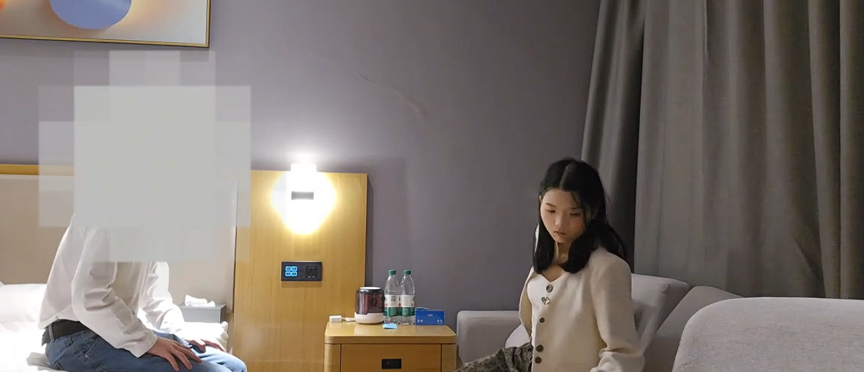 杏吧探花 约啪翻车现场 后入粗暴抽插骚逼到一半学人玩摘套，太舒服了一不小心射出来了 女主看起来都要翻脸了