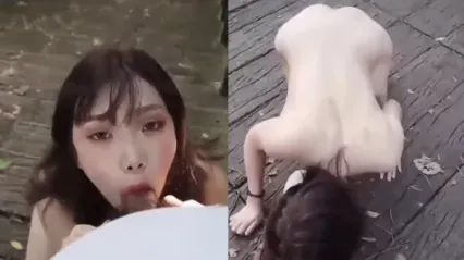 岛国高颜值萌妹子被当母狗调教，在户外露出 跪地学狗爬来舔舐脚 深喉吞吐口交吃肉棒