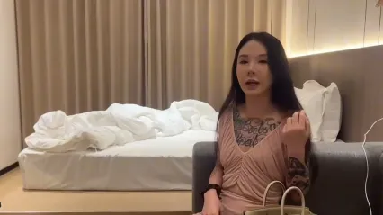 杏吧探花 约啪纹身极品美女，男主直挺鸡巴多种姿势深入抽插骚逼 半小时都没射，女主对着摄像头当化妆镜 男主差点翻车！