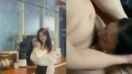 被我调教好的小母狗跪地被我按压住头深喉插入深处口交