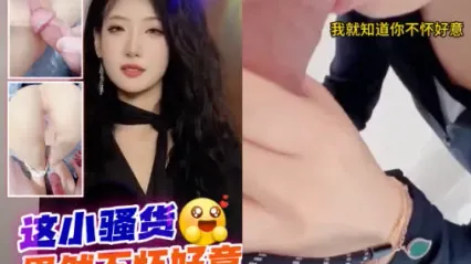 抖阴风 我就知道这小骚货不怀好意 把我裤子扒了直接口交吃鸡巴 直挺坚挺大屌插入极品镘头鲍