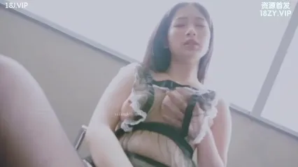 骚货母狗被金主包养自慰视频泄密流出 情趣开裆黑丝装扮女上位骑乘假屌激烈扭动身姿 高潮浪叫白浆流出