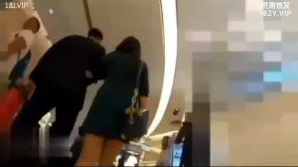 知名网红邓宇庭遭狂热粉跟踪抄底内裤有些许性感啊 全集