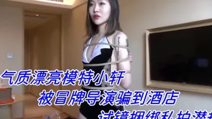 气质漂亮模特小轩被冒牌导演骗到酒店试镜捆绑私拍潜规则吹箫吃屌被按摩棒搞到大声呻吟 全集