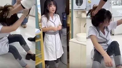 网曝热门事件化妆品专卖店的小三被打_衣服都扒奶子都露出来了太暴力_骑着凑_别说还挺漂亮 全集