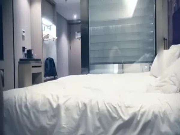 经典女主 返场极品眼镜妹加钟可无套 让你心神荡漾欲火焚身 尽情享受这禁忌的快感