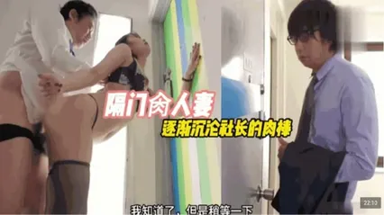 解说 2512100【人妻NTR】门外就是废物丈夫！高潮时只能忍住不叫演技一级棒的响莲！穿着黑丝被深喉！美巨乳还能乳交！粗大肉棒匈的飞起来了！大量潮喷！番号：E