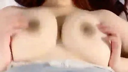 极品大奶女模特全程露脸大秀啪啪直播，温柔的舔弄大鸡巴，让大哥压在身下爆草抽插奶子乱晃精彩刺激射了一逼