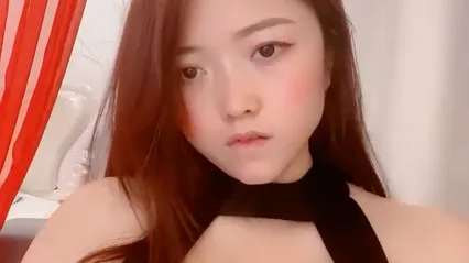 肥臀大奶尤物！极度风骚美女！假屌捅肥穴骚话不断，搞的湿湿淫水直流，大屁股上下抽动